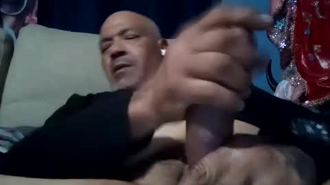 Snapshot of mikeyballer52 chatting on December 6, 2:35 am mikeyballer52 online show from December 6, 2:35 am