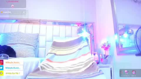 Mikeyla  online show from September 20, 8:32 pm