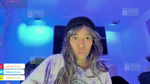 Mikeyla  online show from October 4, 7:01 pm