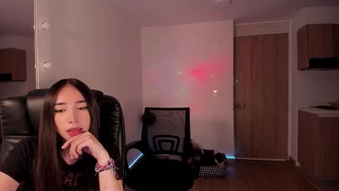 VIOLETAMIKE online show from October 14, 5:30 am