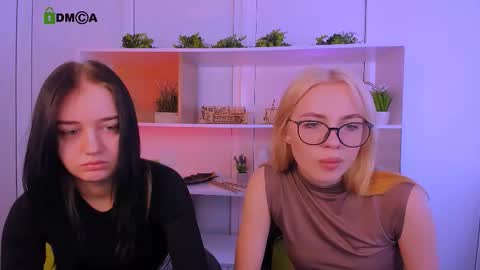 miki_ti online show from October 26, 9:04 am