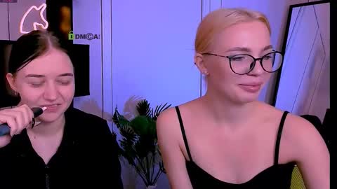 miki_ti online show from October 27, 9:35 am