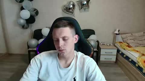 Snapshot of mikimaus0101 chatting on June 11, 12:32 am Michael online show from June 11, 12:32 am