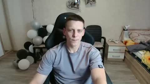 Snapshot of mikimaus0101 chatting on June 14, 9:33 am Michael online show from June 14, 9:33 am