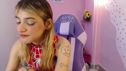 Mikka 3 online show from October 31, 1:34 pm