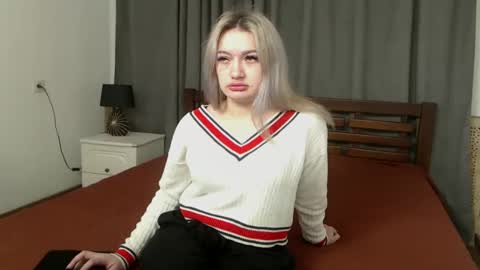 MikkiShows online show from March 10, 8:04 am