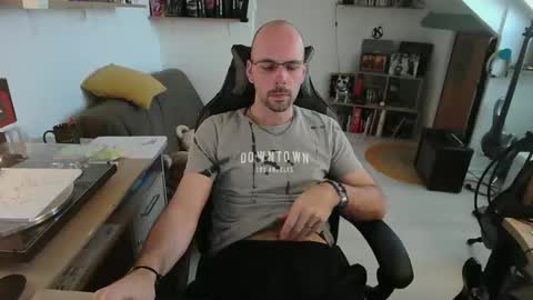 mikmik91 online show from March 17, 4:10 pm