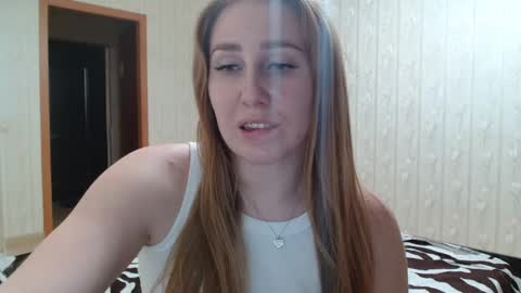 Snapshot of miku_sanders2 chatting on December 13, 1:44 pm miku_sanders2 online show from December 13, 1:44 pm