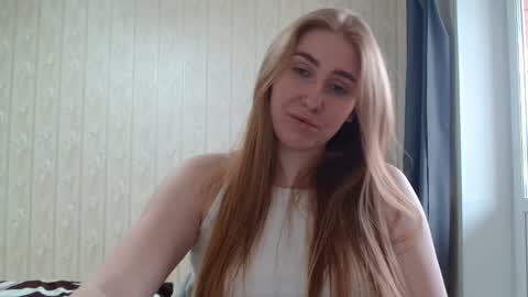 Snapshot of miku_sanders2 chatting on February 18, 10:27 am miku_sanders2 online show from February 18, 10:27 am