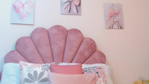 mila_adamss online show from May 24, 10:31 am