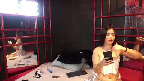 Snapshot of mila_and_nia chatting on November 2, 2:58 am Mila and Nia online show from November 2, 2:58 am