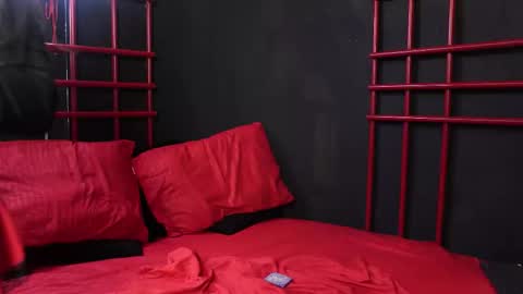 Snapshot of mila_and_nia chatting on November 22, 4:00 am Mila and Nia online show from November 22, 4:00 am