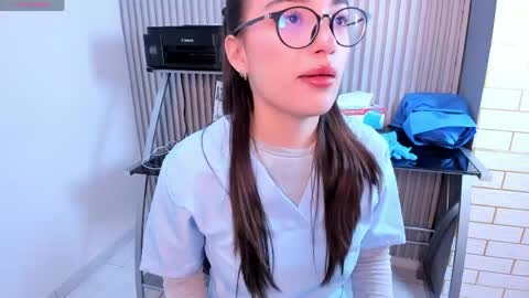 mila_cute2_ online show from May 6, 6:35 pm