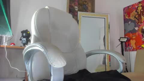 Snapshot of mila_dash chatting on November 10, 12:15 pm Mila Dash online show from November 10, 12:15 pm