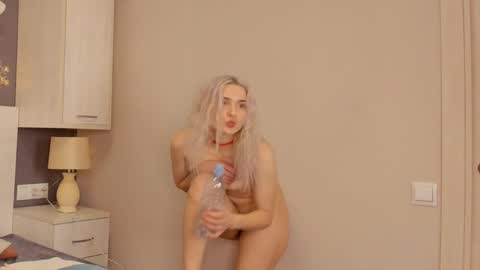 mila_demure online show from February 19, 2:44 pm