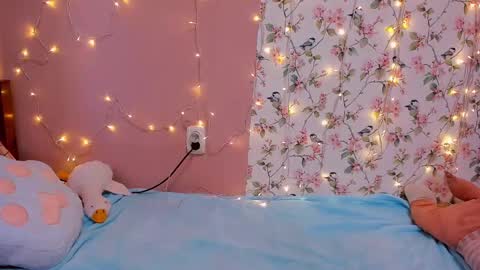 Snapshot of mila_foxxxy chatting on January 9, 3:58 am Mila shy sensual person online show from January 9, 3:58 am