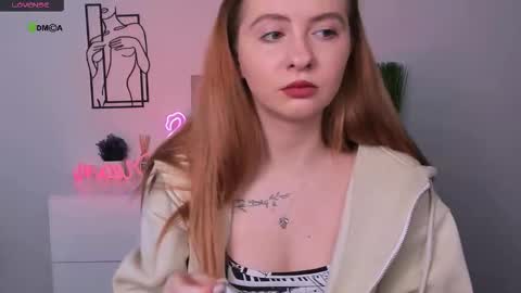 Snapshot of mila_glow chatting on October 9, 8:56 am mila_glow online show from October 9, 8:56 am