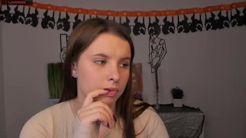 Snapshot of mila_glow chatting on October 27, 8:13 pm mila_glow online show from October 27, 8:13 pm