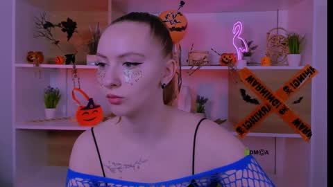 Snapshot of mila_glow chatting on November 2, 9:22 am mila_glow online show from November 2, 9:22 am