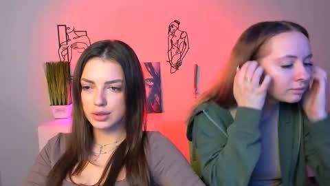 Snapshot of mila_glow chatting on November 4, 6:01 am mila_glow online show from November 4, 6:01 am