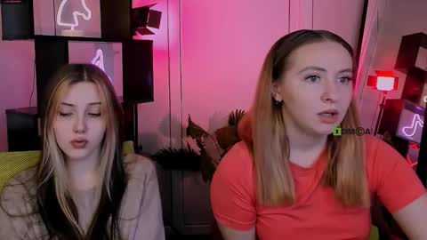 Snapshot of mila_glow chatting on November 5, 12:49 pm mila_glow online show from November 5, 12:49 pm