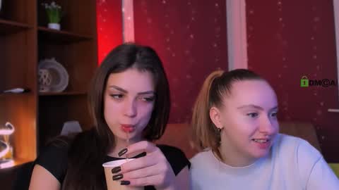 Snapshot of mila_glow chatting on November 25, 5:51 am mila_glow online show from November 25, 5:51 am