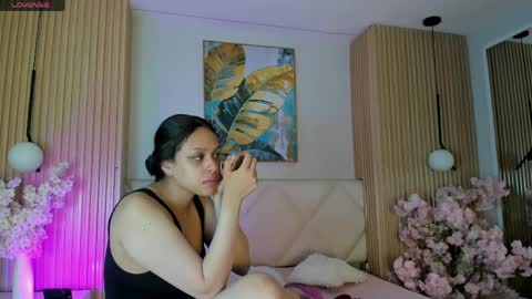 mila_hank online show from May 28, 12:35 pm