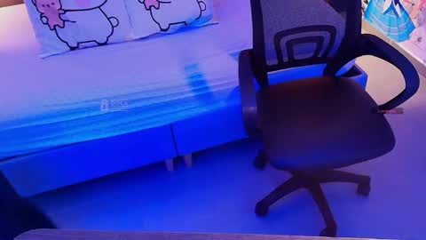 Snapshot of mila_kiitty chatting on April 23, 10:47 am Milena online show from April 23, 10:47 am