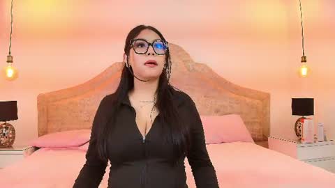 mila_lune1 online show from August 3, 4:11 am