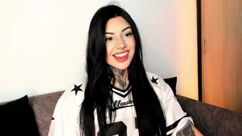 Snapshot of mila_monty__ chatting on May 5, 3:03 am online show from May 5, 3:03 am