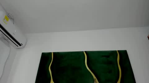 Snapshot of mila_petiteasm chatting on June 24, 12:37 pm mila_petiteasm online show from June 24, 12:37 pm