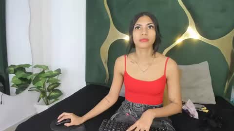 Snapshot of mila_petiteasm chatting on June 29, 12:38 pm mila_petiteasm online show from June 29, 12:38 pm
