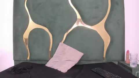 Snapshot of mila_petiteasm chatting on July 6, 3:03 pm mila_petiteasm online show from July 6, 3:03 pm