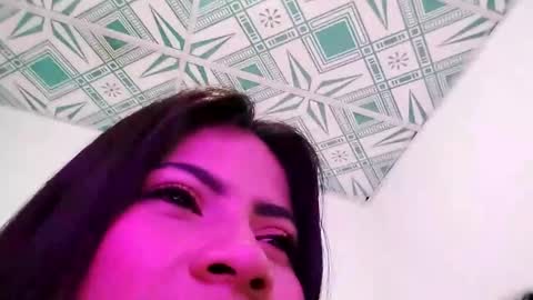Snapshot of mila_rey25_ chatting on September 17, 4:25 am laura online show from September 17, 4:25 am