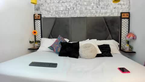 mila online show from October 18, 9:43 am