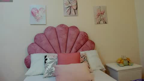mila online show from May 30, 11:18 am