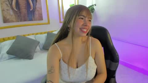 milaack_ online show from April 13, 12:43 pm