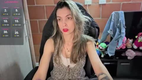 milacoxx8819 online show from October 8, 8:39 pm