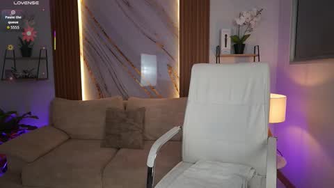 milacrave online show from November 12, 11:43 am