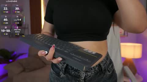 milacrave online show from November 13, 11:31 am