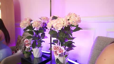 milacrave online show from January 13, 11:37 am