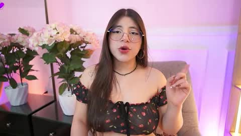 milacrave online show from April 7, 12:27 pm