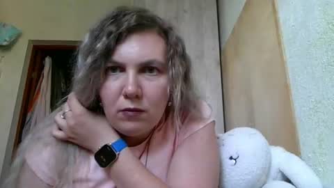 milacristalle online show from August 1, 12:15 pm