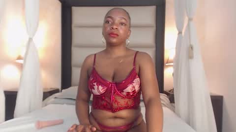 Snapshot of milacrus chatting on February 6, 8:12 pm Mila online show from February 6, 8:12 pm