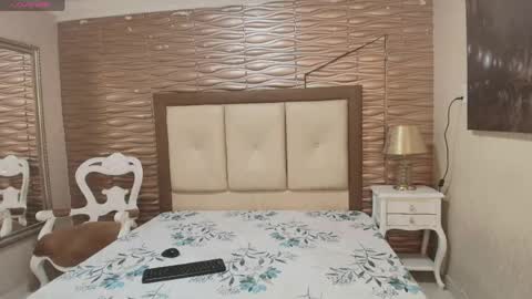 miladiosa online show from April 4, 12:02 pm