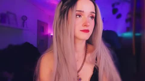 Snapshot of miladyjolie chatting on November 1, 11:07 pm MiladyJolie online show from November 1, 11:07 pm