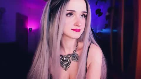 Snapshot of miladyjolie chatting on November 26, 10:00 pm MiladyJolie online show from November 26, 10:00 pm