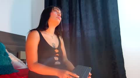 Snapshot of milahot23 chatting on October 25, 4:31 am mila online show from October 25, 4:31 am