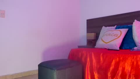 Snapshot of milahot23 chatting on November 6, 6:42 pm mila online show from November 6, 6:42 pm