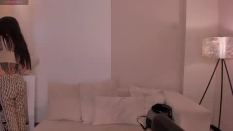 Snapshot of milalawrence_ chatting on June 21, 6:10 pm Mila online show from June 21, 6:10 pm